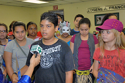 Roderick Soto y Elizabeth Smyrniou se mostraron entusiasmados al escribir sobre sus vivencias.