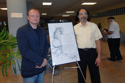Los doctores Taras Oleksyk, y Juan C. Martínez Cruzado del Departamento de Biología del RUM anunciaron el Proyecto del Genoma de la Cotorra Puertorriqueña.