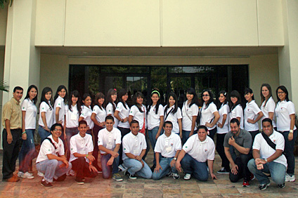 Las actividades incluyeron una visita a la farmaceútica Merck, en Arecibo, uno de los auspiciadores del campamento.