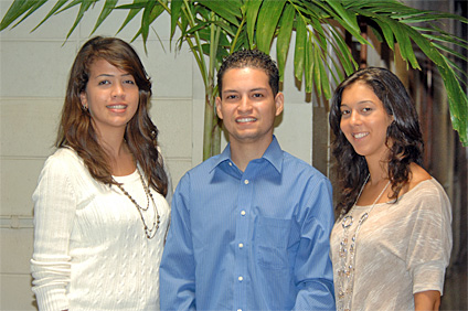 Lizxandra Flores, Héctor M. Crespo y Joanisabel Coronado fueron tres de los estudiantes que participaron en internados de Meteorología durante el verano.