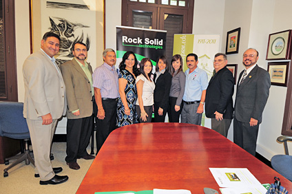 Tres féminas fueron este año las merecedoras de la beca Rock Solid, empresa que por una década ha apoyado a los estudiantes colegiales.