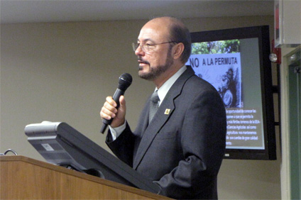 El rector interino, doctor Jorge Rivera Santos, pasó revista de las gestiones que ha realizado su administración relacionada con la permuta, a la cual se opone.
