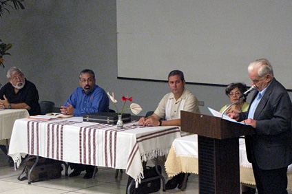 Representantes del personal no docente, el claustro y los estudiantes, presentaron sus planteamientos acerca del tema.