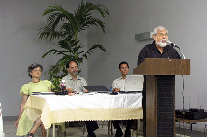 En el foro de autonomía también participó el doctor Wilfredo Ruiz Oliveras, catedrático jubilado del Recinto.