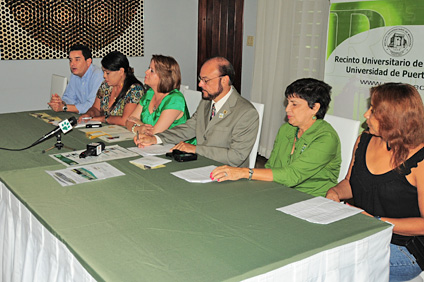 El Comité de Celebración del Centenario y el rector interino del RUM, doctor Jorge Rivera Santos (centro) dieron a conocer la agenda de actividades con motivo de la celebración de los 100 años del RUM.