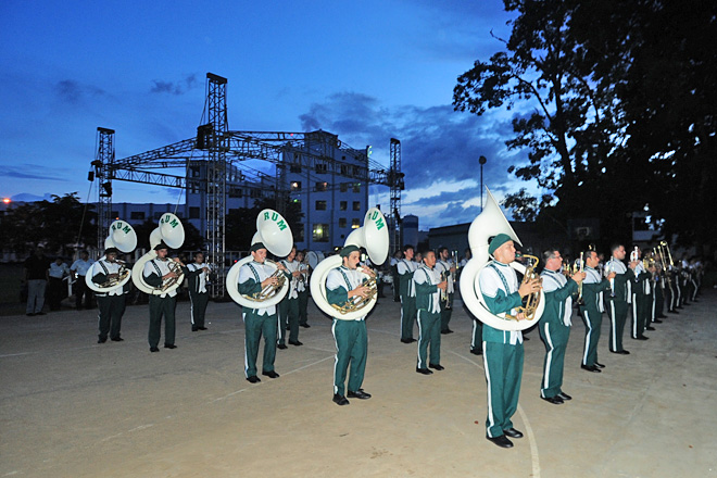Tras el regreso a la Antigua Pista Atl&eacute;tica, la Banda nuevamente obsequi&oacute; a los presentes con varias interpretaciones.<br>Foto Carlos D&iacute;az / Prensa RUM