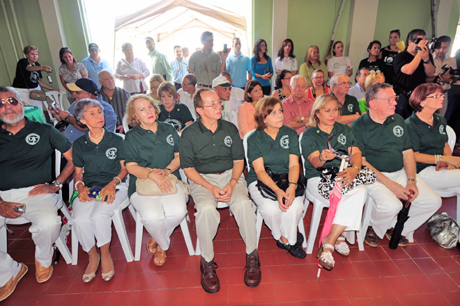 La actividad cont&oacute; con la participaci&oacute;n de estudiantes, egresados, empleados y colegiales que aguardaron con la mayor de las expectativas para ver su huella.<br>Foto Carlos D&iacute;az / Prensa RUM