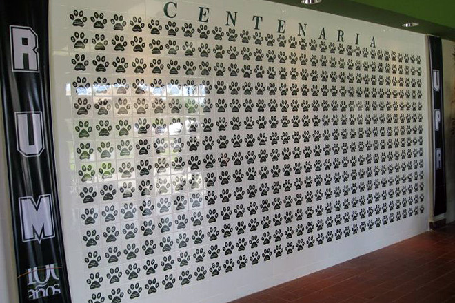 Al momento, la Pared cuenta con alrededor de 700 losas, a las que se unir&aacute;n pr&oacute;ximamente otras 900 que se ordenaron para esta primera edici&oacute;n.<br>Foto Yomarachaliff Luciano