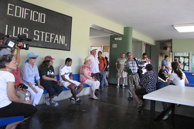 La peregrinaci&oacute;n de arquitectura lleg&oacute; hasta el Edificio Luis Stefani.<br>Mariam Ludim Rosa V&eacute;lez / Prensa RUM