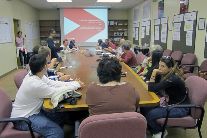 Los participantes asistieron a charlas con representantes de la comunidad ind&iacute;gena y de las entidades gubernamentales y comerciales de la regi&oacute;n.<br>Suministrada
