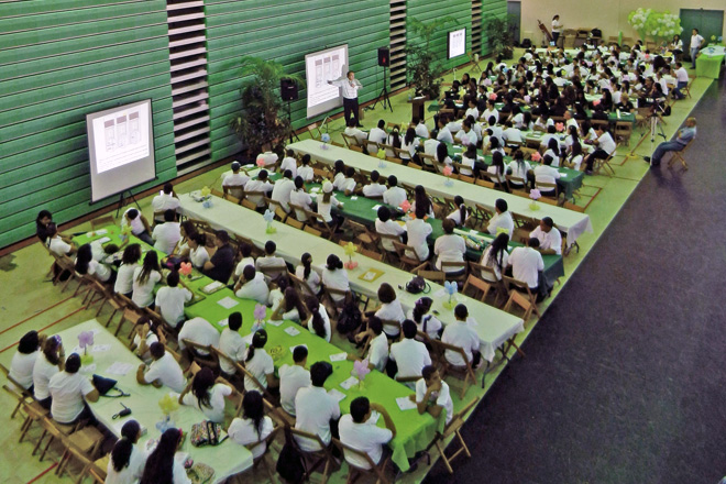 Alrededor de 300 estudiantes de escuelas intermedias y superiores participaron en la actividad <em>Nano para ti, Nano para m&iacute;, &iexcl;Nano para todos!</em>, que se llev&oacute; a cabo en el RUM.<br>Suministrada