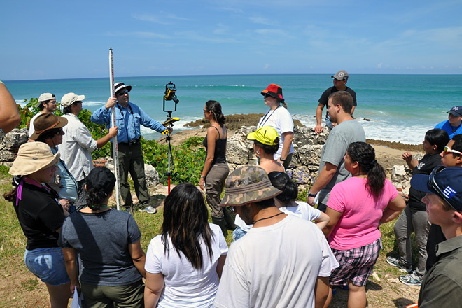 Los participantes visitaron el &aacute;rea noroeste de la Isla, sector que fue grandemente impactado durante el sismo del 1918.<br>Suministrada