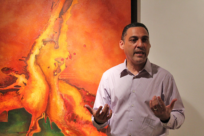 El artista pl&aacute;stico Wilmer Col&oacute;n ofreci&oacute; una charla en la apertura de su exposici&oacute;n de pinturas, como parte de las actividades de aniversario.<br>Suministrada