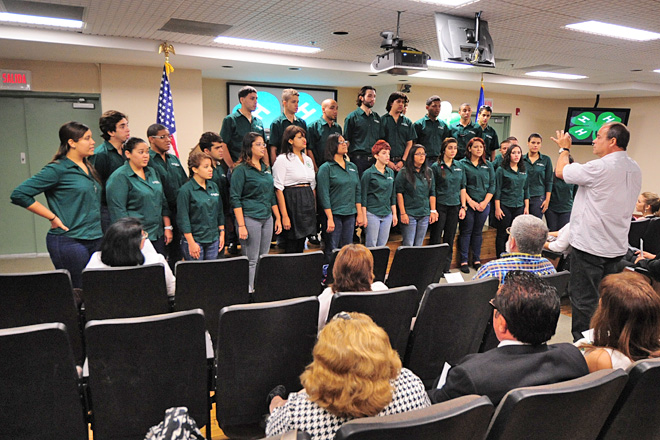 El coro Corium Canticus del Recinto Universitario de Mayag&uuml;ez deleit&oacute; a los presentes con varias interpretaciones musicales durante la ceremonia.<br>Carlos D&iacute;az / Prensa RUM