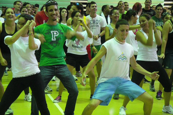Los j&oacute;venes bailaron al ritmo de pegajosas canciones de merengue, bachata, reguet&oacute;n, <em>hip hop</em> y salsa, entre otras.<br>Idem Osorio / Prensa RUM