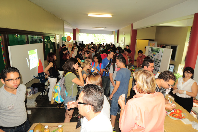 El vest&iacute;bulo del edificio Jes&uacute;s T. Pi&ntilde;ero se convirti&oacute; en el escenario id&oacute;neo para este encuentro en el que se presentaron 20 propuestas culinarias.<br>Carlos D&iacute;az / Prensa RUM