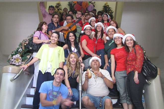 La Navidad fue solo el veh&iacute;culo que utilizaron para ataviarse de rojo, aportar sus instrumentos, sus voces o sencillamente regalar su presencia en una parranda.<br>Mariam Ludim Rosa / Prensa RUM