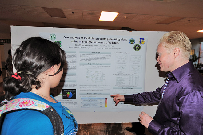 <em>ABTech 2012</em> incluy&oacute; una exhibici&oacute;n de afiches relacionados con las investigaciones que se realizan en el RUM.<br>Carlos D&iacute;az / Prensa RUM