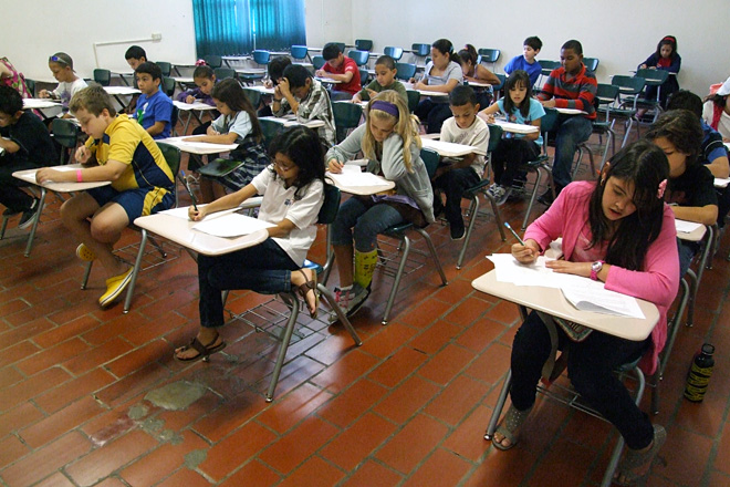 Los estudiantes de escuela elemental completaron la prueba en la tarde.<br>Suministrada