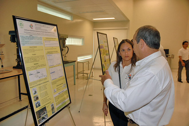 Los estudiantes subgraduados y graduados del Centro presentaron los afiches de sus trabajos investigativos.<br>Carlos D&iacute;az / Prensa RUM
