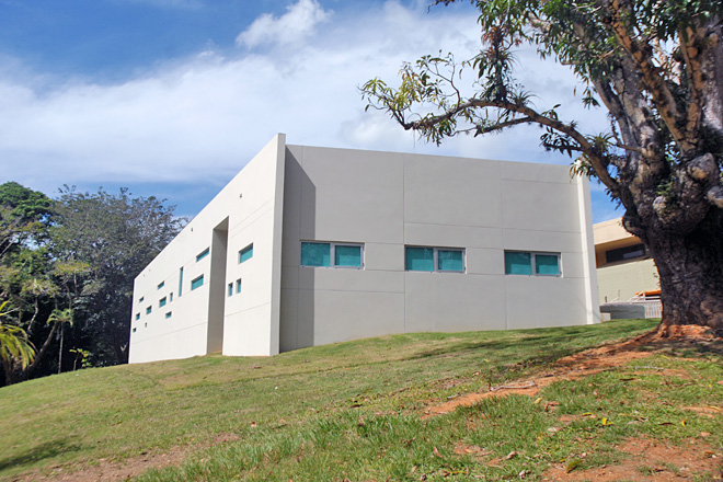 El Centro de Desarrollo y Aprendizaje en Ingenier&iacute;a Farmac&eacute;utica, ubicado al costado del edificio de Ingenier&iacute;a Qu&iacute;mica, contar&aacute; con laboratorios y un cuarto de control muy parecidos a los que usan en la industria.<br>Carlos D&iacute;az / Prensa RUM