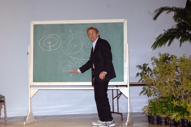 El doctor Charles Frohman, de la Universidad de Iowa, dict&oacute; una de las conferencias plenarias.<br>Carlos D&iacute;az / Prensa RUM