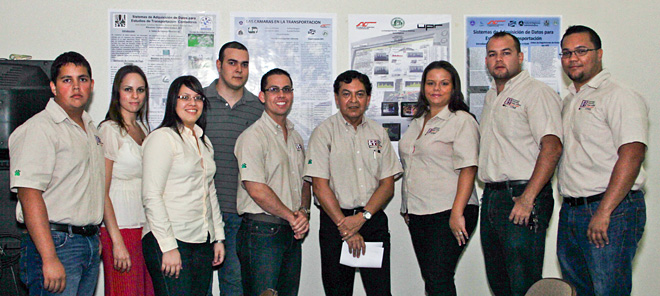 Los integrantes de la EERI, junto a su mentor, el profesor Luis Su&aacute;rez (al centro) anunciaron que representar&aacute;n por primera vez al Colegio en una competencia de la conferencia anual de esa entidad.<br>Joshua J. Arbelo Robles / Taller de Estudiantes Prensa RUM