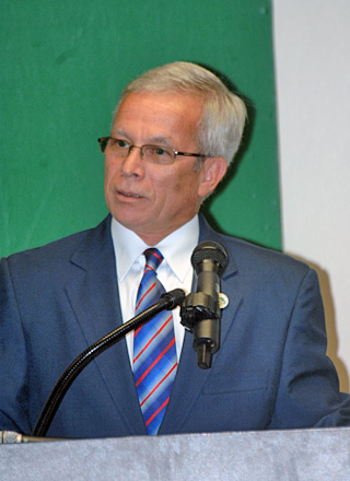 En su mensaje, el doctor Miguel A. Mu&ntilde;oz, presidente de la UPR, destac&oacute; la trayectoria profesional del doctor Rivera Santos.<br>Carlos D&iacute;az / Prensa RUM
