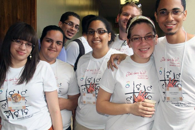 Parte de los estudiantes que colaboraron en la organizaci&oacute;n del evento.<br>Foto cortes&iacute;a de Ambiente PR