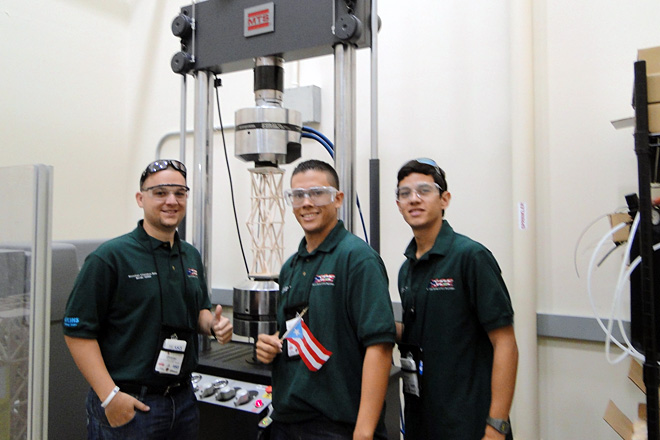 El equipo de la torre madera balsa logro el primer lugar en su categor&iacute;a.<br>Suministrada