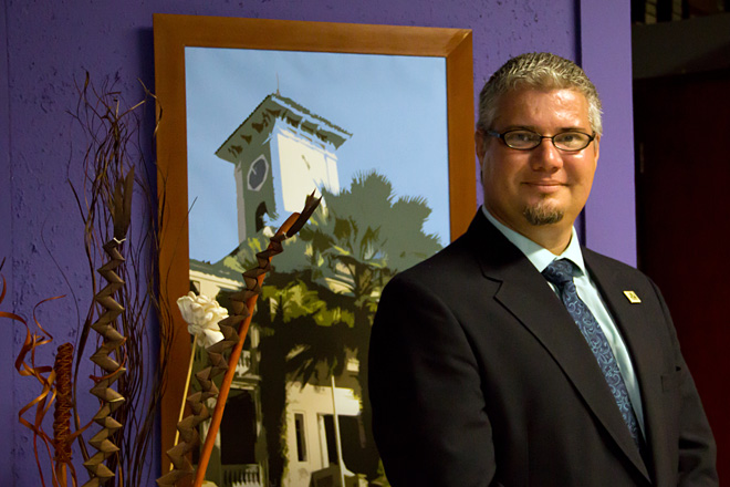 Gracias a la beca <em>Fulbright</em> el doctor Leonardo Flores ense&ntilde;ar&aacute; e investigar&aacute; acerca de la literatura digital en la Universidad de Bergen, en Noruega.<br>Joshua Arbelo / Taller de Estudiantes Prensa RUM