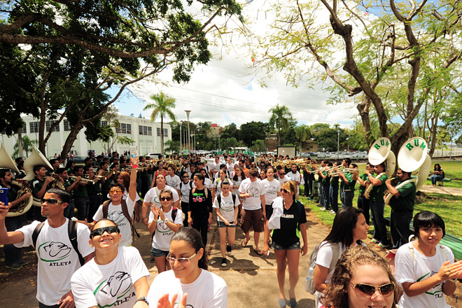 En la entrada del Coliseo Rafael A. Mangual, la Banda dio la bienvenida a los atletas colegiales.<br>Carlos D&iacute;az / Prensa RUM