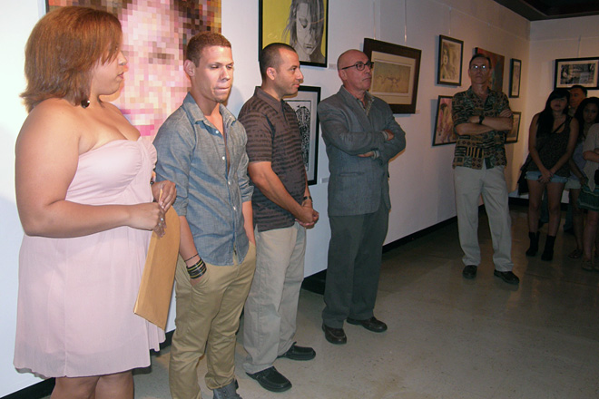 Desde la izquierda, Susan L&oacute;pez Rosario, Yariel Caraballo Vel&aacute;zquez, el profesor Ram&oacute;n L&oacute;pez Col&oacute;n y el profesor F&eacute;lix Zapata, director interino de Humanidades.<br>Alfredo Ort&iacute;z