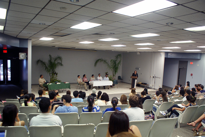 El p&uacute;blico se mantuvo atento a los relatos de la exposici&oacute;n.<br>Amer Otero / Taller de Estudiantes Prensa RUM