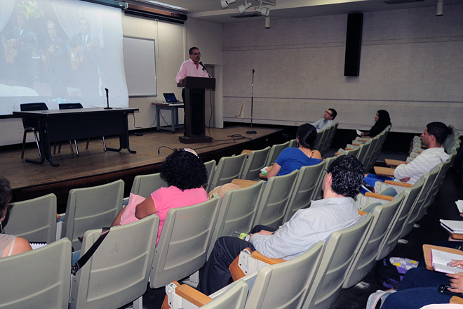 La charla <em>El Tite que yo conoc&iacute;</em> abri&oacute; la celebraci&oacute;n de la Semana de la Lengua, organizada por el Departamento de Estudios Hisp&aacute;nicos.<br>Carlos D&iacute;az / Prensa RUM