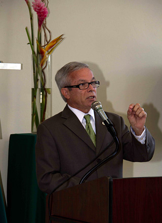 El presidente de la UPR, doctor Miguel A. Mu&ntilde;oz, durante su mensaje a los presentes, destac&oacute; que Celis simboliza la cr&iacute;a colegial.<br>Joshua Arbelo / Taller de Estudiantes Prensa RUM