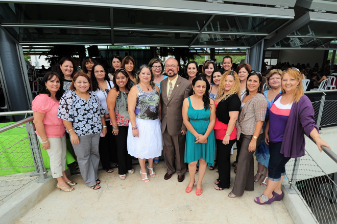 El Recinto Universitario de Mayag&uuml;ez homenaje&oacute; una vez m&aacute;s a sus profesionales administrativos como reconocimiento a la extraordinaria labor que rinden durante todo el a&ntilde;o.<br>Carlos D&iacute;az / Prensa RUM