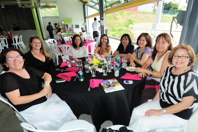 El profesional administrativo de la Oficina del Rector y del Decanato de Administraci&oacute;n tambi&eacute;n form&oacute; parte del grupo de homenajeados.<br>Carlos D&iacute;az / Prensa RUM