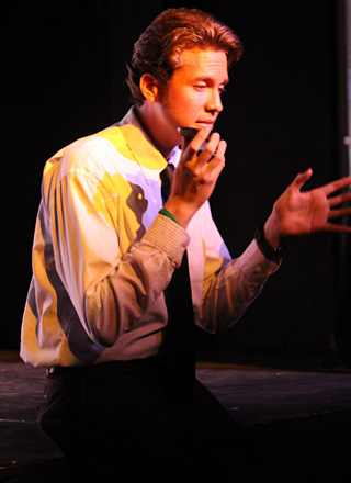 El mon&oacute;logo <em>The Post-Card</em>, estuvo a cargo de Omar Palermo Torres, que interpret&oacute; al personaje principal; y Lizmarily Cirilo, productora de la obra. <br>Suministrada