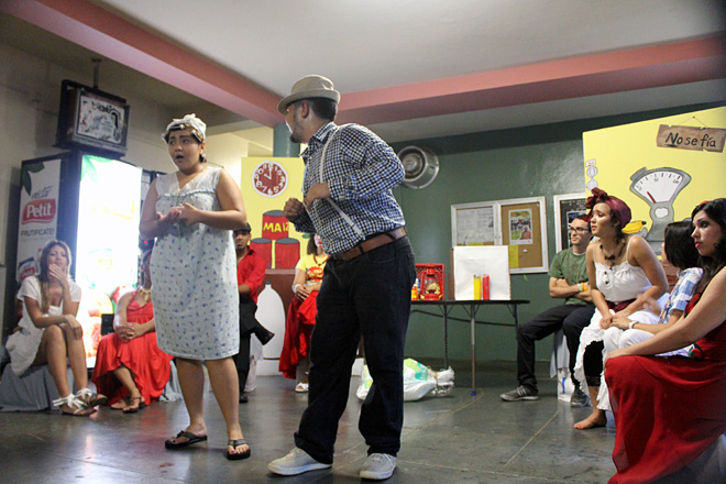 Uno de los retos del colectivo fue presentar su trabajo en un escenario improvisado en el vest&iacute;bulo del edificio Carlos E. Chard&oacute;n.<br>Suministrada
