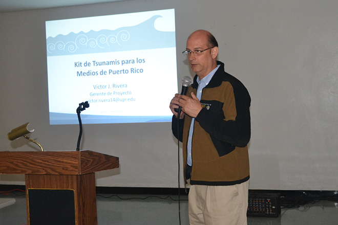 El doctor V&iacute;ctor J. Rivera, catedr&aacute;tico de Estudios Hisp&aacute;nicos, fue el gerente del proyecto que desarroll&oacute; la gu&iacute;a para periodistas.<br>Mariam Ludim Rosa / Prensa RUM