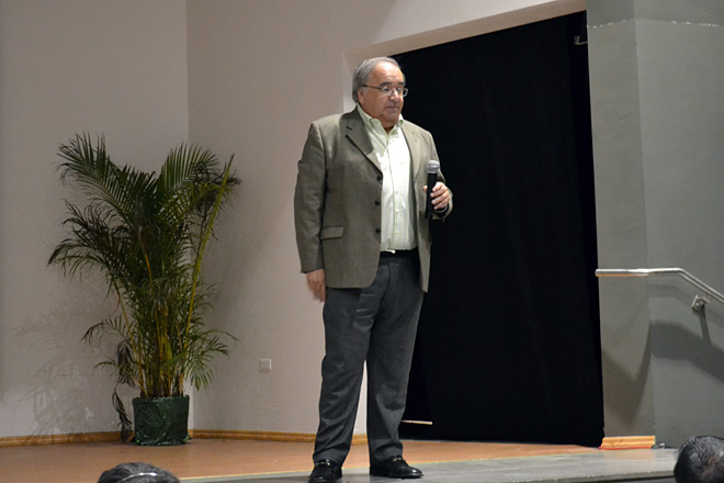 El doctor Rafael Jim&eacute;nez P&eacute;rez, de la Comisi&oacute;n de Terremotos, disert&oacute; sobre el dise&ntilde;o de estructuras para desalojo vertical.<br>Mariam Ludim Rosa / Prensa RUM