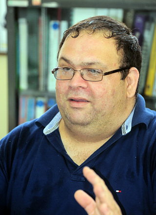 El doctor Carlos R&iacute;os Vel&aacute;zquez es catedr&aacute;tico asociado del Departamento de Biolog&iacute;a y coordinador del Programa de Biotecnolog&iacute;a Industrial del Recinto Universitario de Mayag&uuml;ez.<br>Carlos D&iacute;az / Prensa RUM