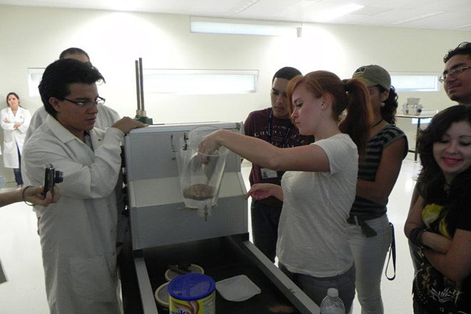Los preuniversitarios tuvieron la oportunidad de visitar varios laboratorios.<br>Suministrada