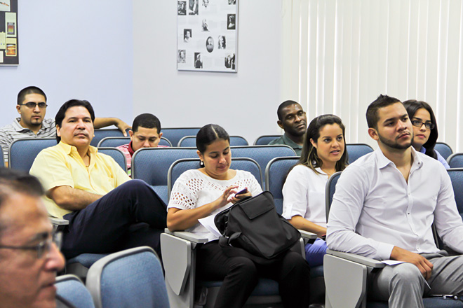 Los estudiantes se mostraron muy entusiasmados con las propuestas de investigaci&oacute;n de las que formar&iacute;an parte.<br>Joshua Arbelo / Taller de Estudiantes Prensa RUM