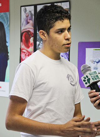 Edwin Torres Cuebas, de CROEM, tuvo la oportunidad de aplicar tecnolog&iacute;a de revestimiento en su proyecto.<br>Joshua Arbelo / Taller de estudiantes Prensa RUM