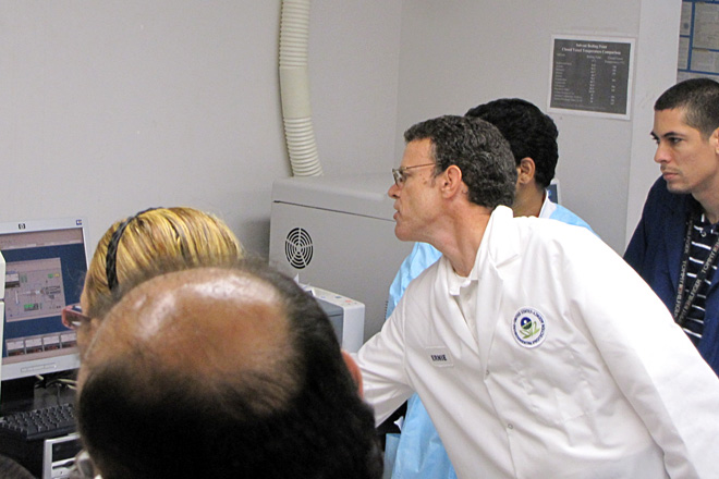 Los participantes aprendieron las t&eacute;cnicas m&aacute;s recientes para detectar metales pesados en el agua.<br>Rebecca Carrero / Prensa RUM