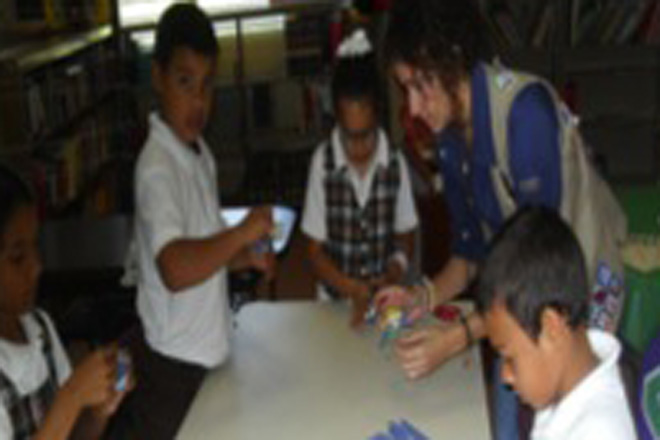 Mediante ARENUAM-VA la joven integra a ni&ntilde;os, j&oacute;venes y adultos a sus proyectos. <br>Suministrada