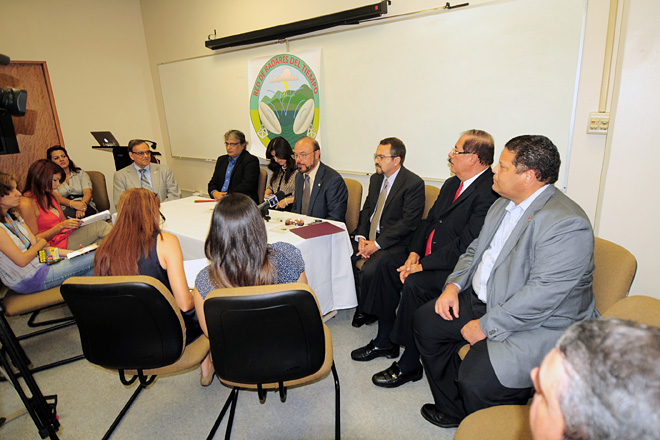En la conferencia de prensa participaron, adem&aacute;s de funcionarios del Recinto, representantes de varias agencias relacionadas con las condiciones del tiempo.<br>Carlos D&iacute;az / Prensa RUM