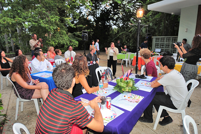 Los j&oacute;venes participaron de una recepci&oacute;n que se llev&oacute; a cabo en los Jardines de la Residencia Oficial del Rector.<br>Carlos D&iacute;az/Prensa RUM